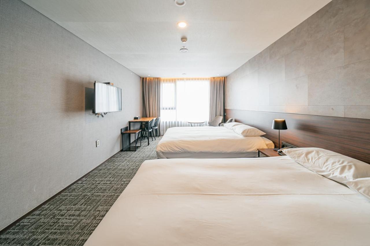 Hotel With City Jeju Exteriör bild