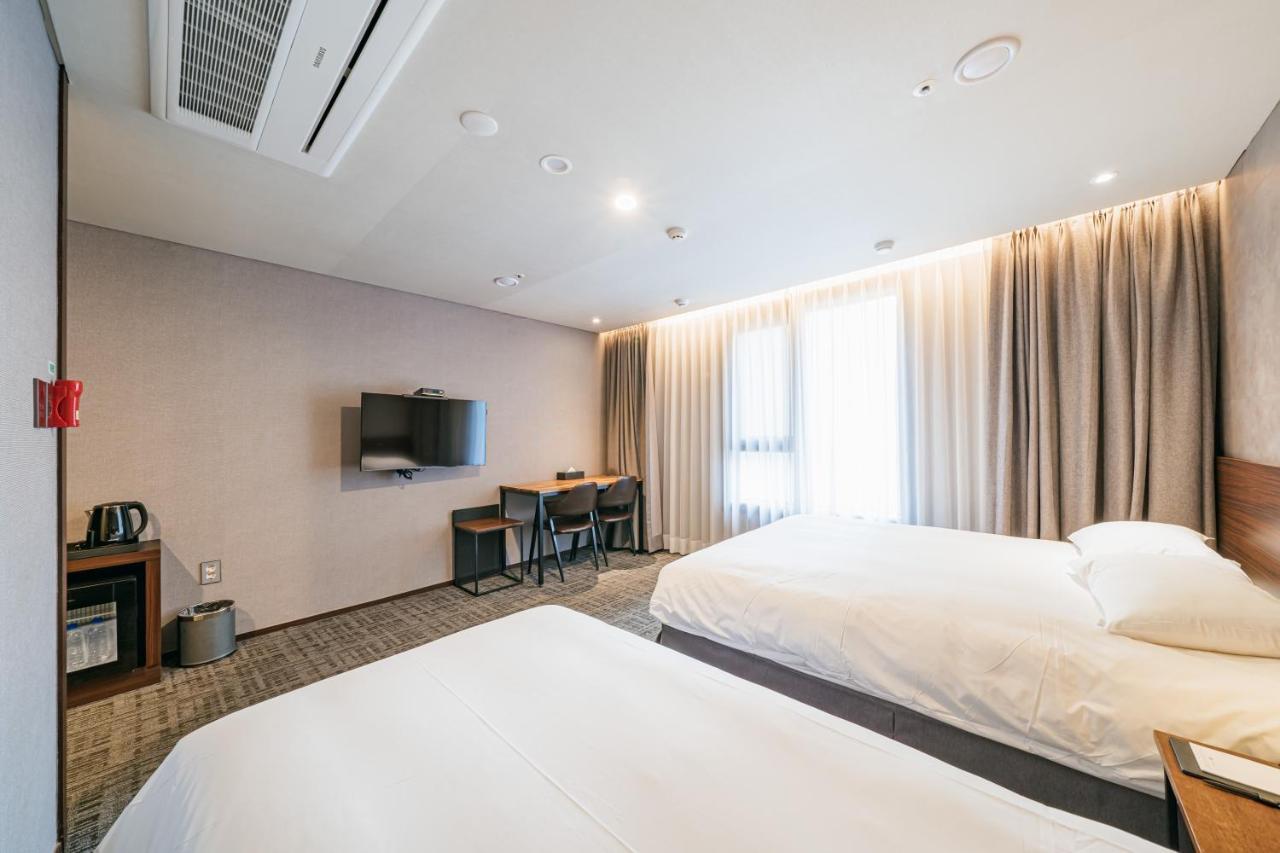 Hotel With City Jeju Exteriör bild