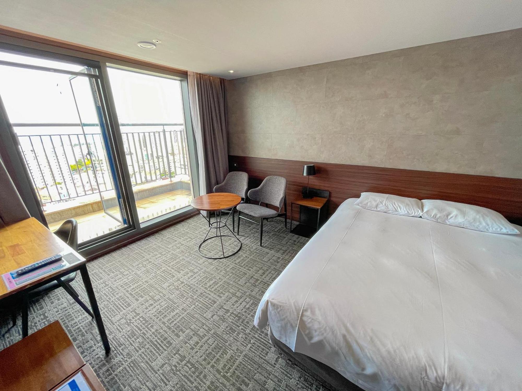 Hotel With City Jeju Exteriör bild